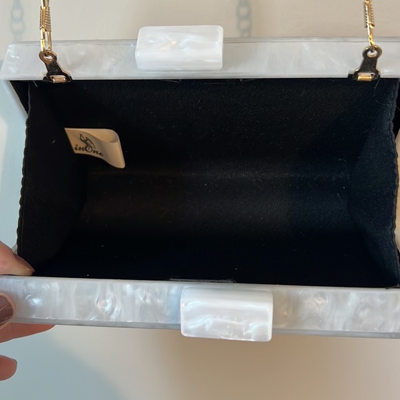 MRS. Acrylic cross body - Picture 3 of 3